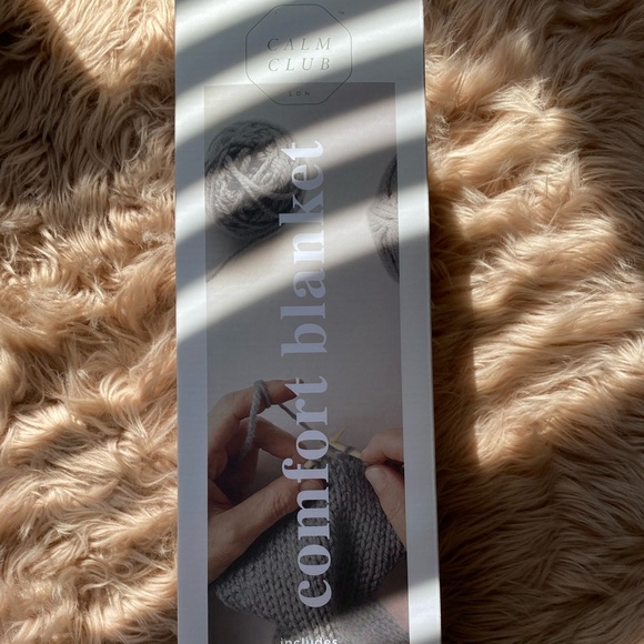 Calm Club- Comfort Blanket Knit Kit - Picture 2 of 4